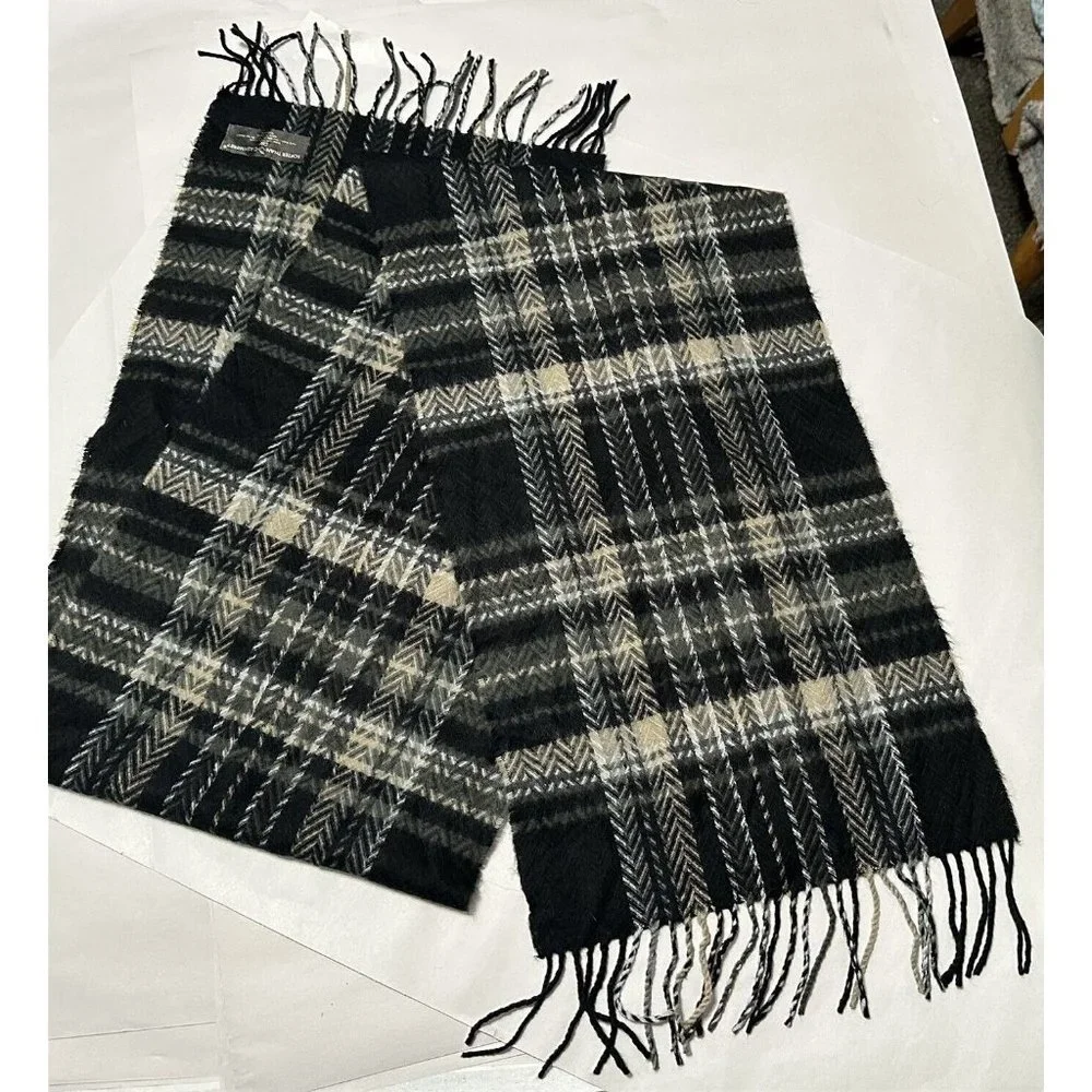 Vintage D & Y Scarf Men's Plaid Gray Black Soft Acrylic Fringe
